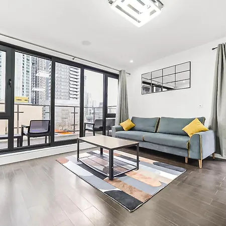 Large 2 Bed With Massive Balcony In Canary Wharf
